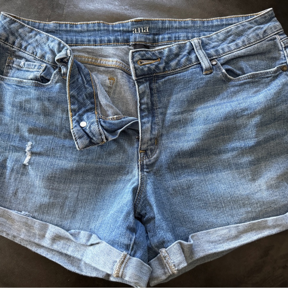 a.n.a Women's Light Blue Jean Shorts